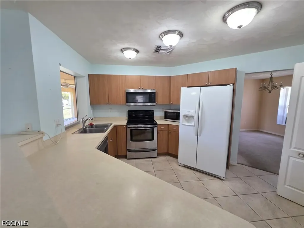 4614 SW 9th Place Cape Coral FL 33914