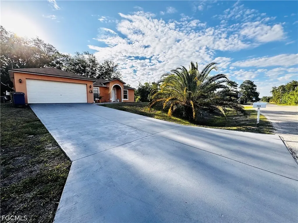723 Roosevelt Avenue Lehigh Acres FL 33936