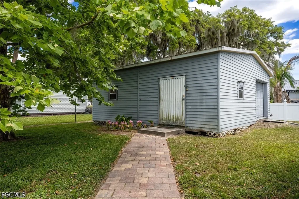 17290 Rewis Road Alva FL 33920