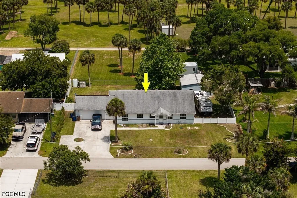 17290 Rewis Road Alva FL 33920