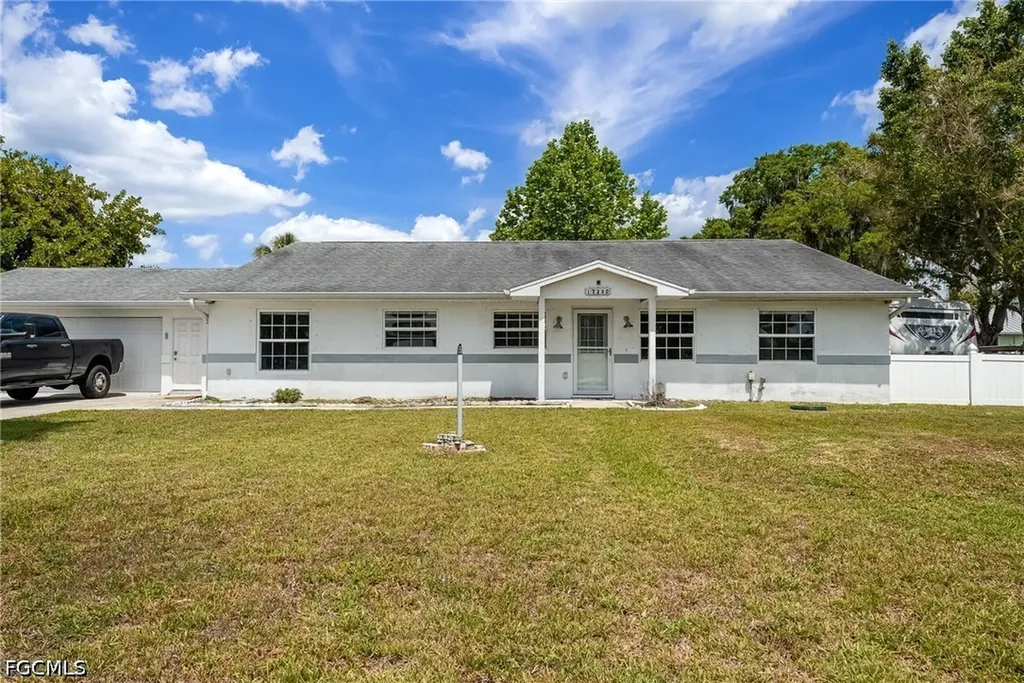 17290 Rewis Road Alva FL 33920