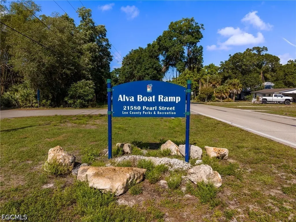 17290 Rewis Road Alva FL 33920