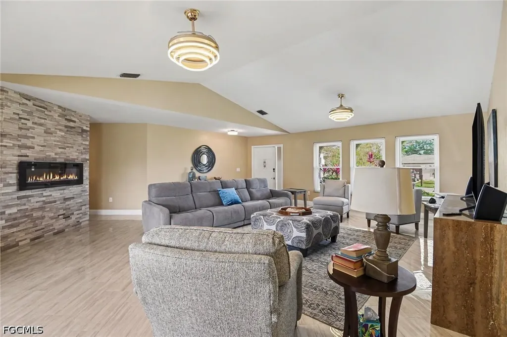 136 SE 5th Street Cape Coral FL 33990