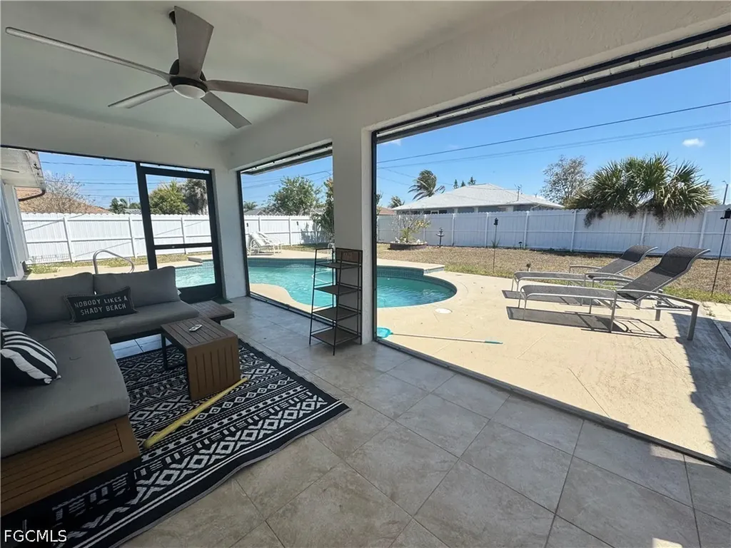 1319 SW 10th Place Cape Coral FL 33991