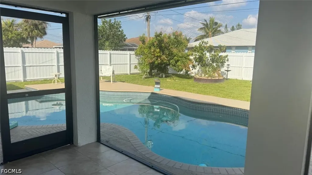 1319 SW 10th Place Cape Coral FL 33991