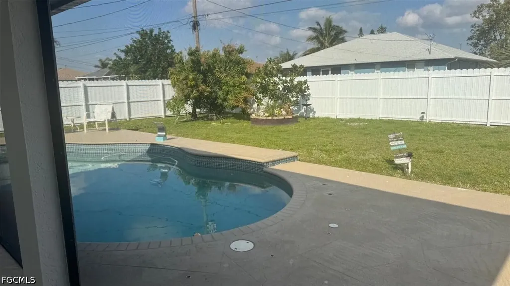 1319 SW 10th Place Cape Coral FL 33991