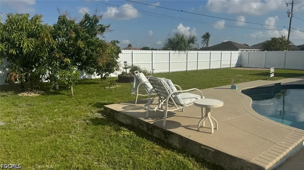 1319 SW 10th Place Cape Coral FL 33991