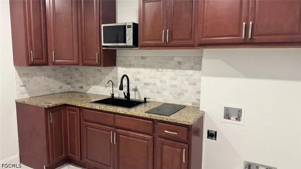 1319 SW 10th Place Cape Coral FL 33991