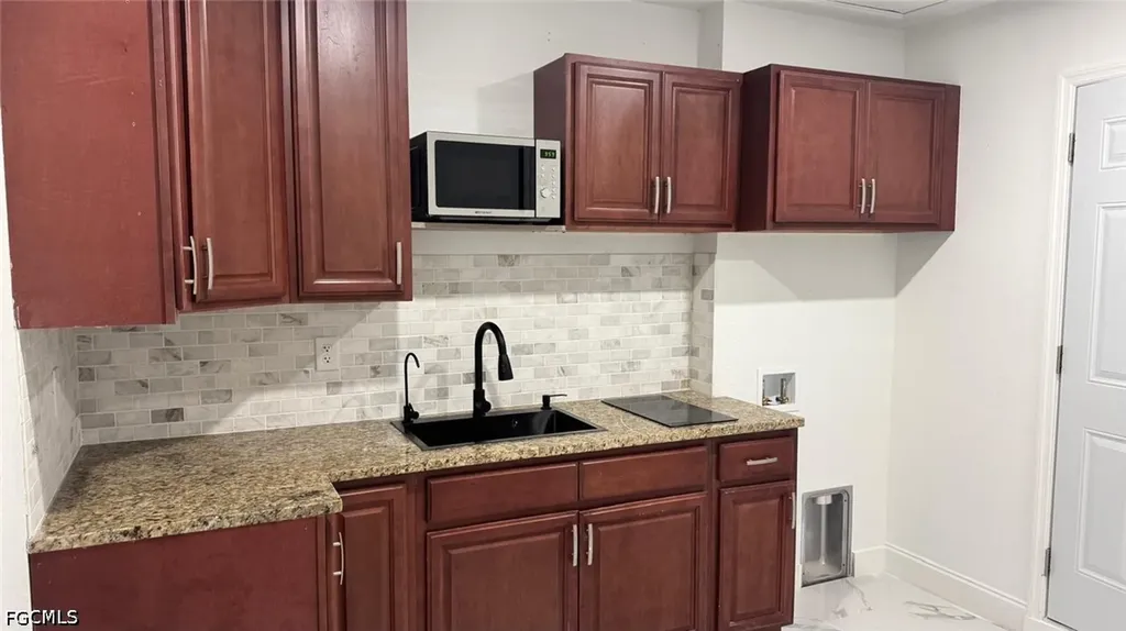 1319 SW 10th Place Cape Coral FL 33991