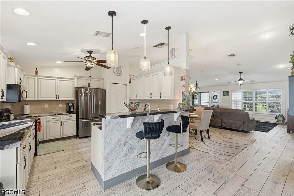 1818 NE 2nd Street Cape Coral FL 33909