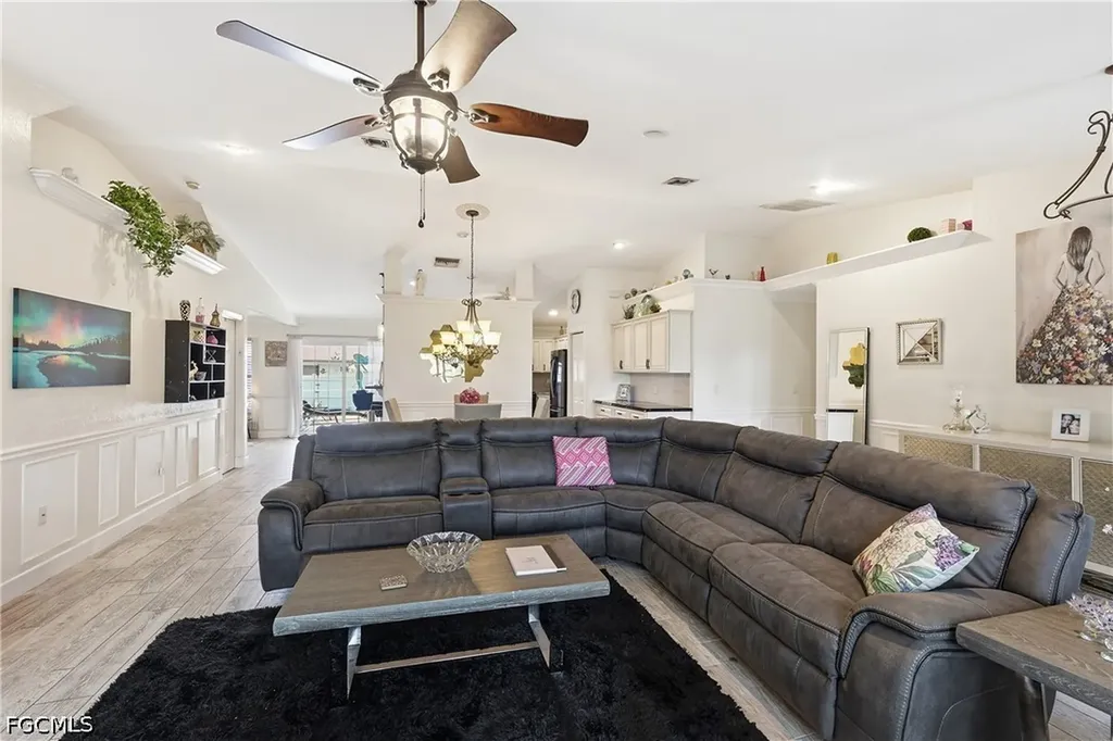 1818 NE 2nd Street Cape Coral FL 33909