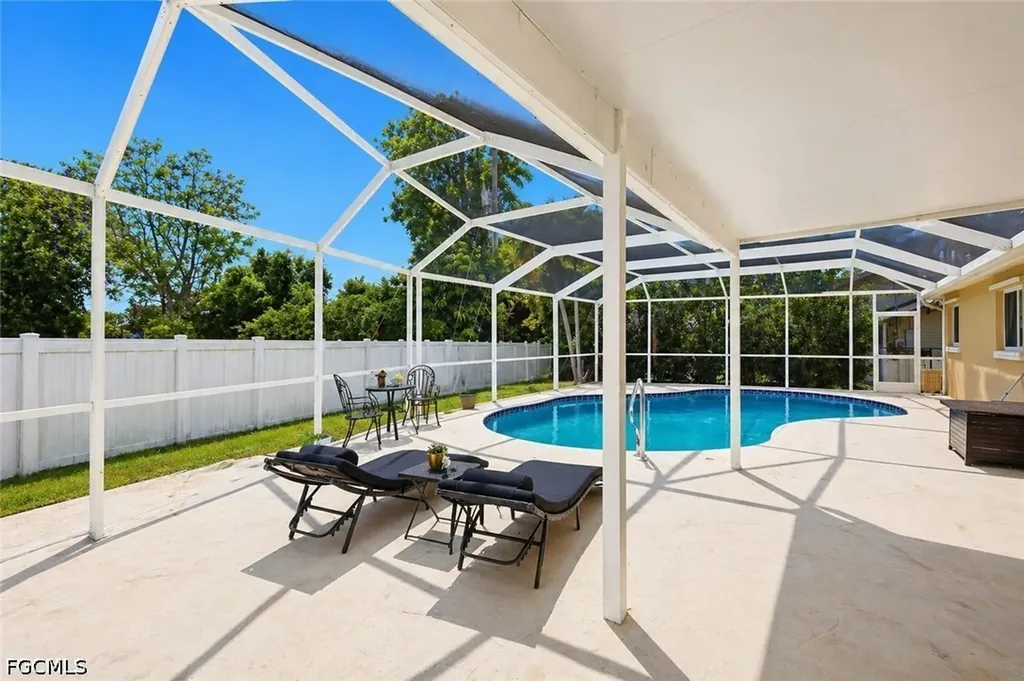 1818 NE 2nd Street Cape Coral FL 33909