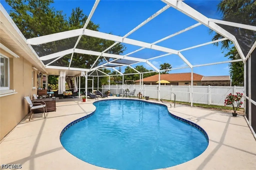 1818 NE 2nd Street Cape Coral FL 33909