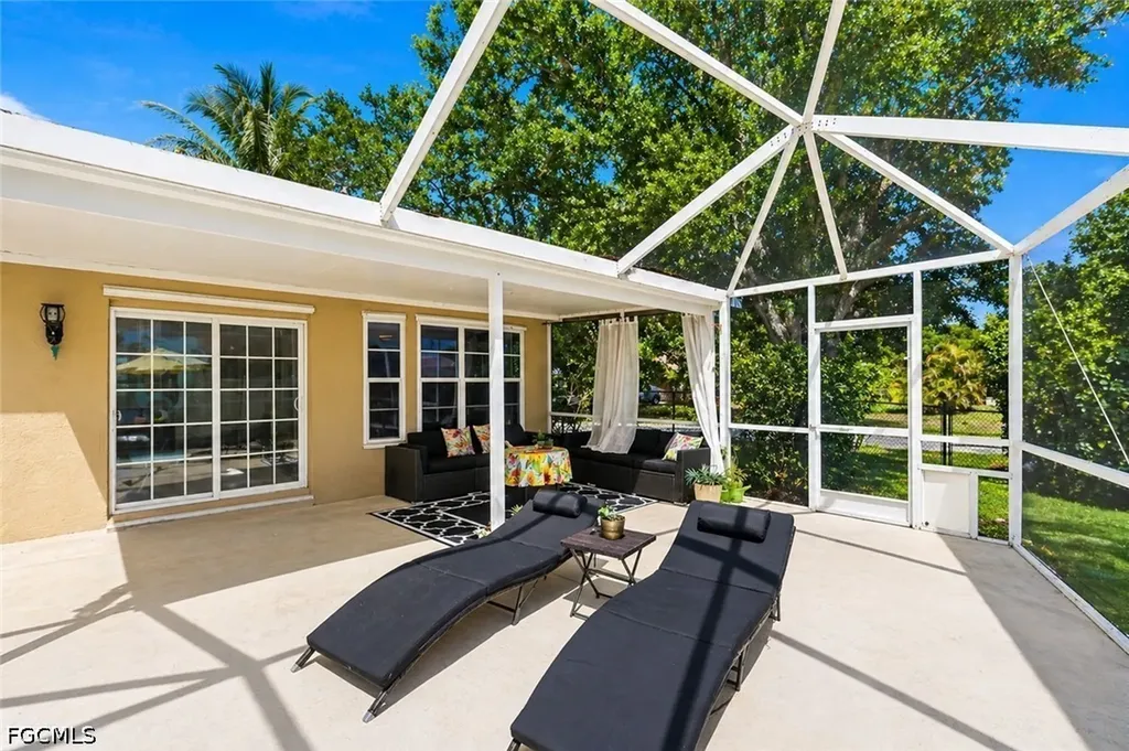 1818 NE 2nd Street Cape Coral FL 33909