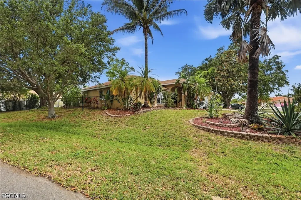 1818 NE 2nd Street Cape Coral FL 33909
