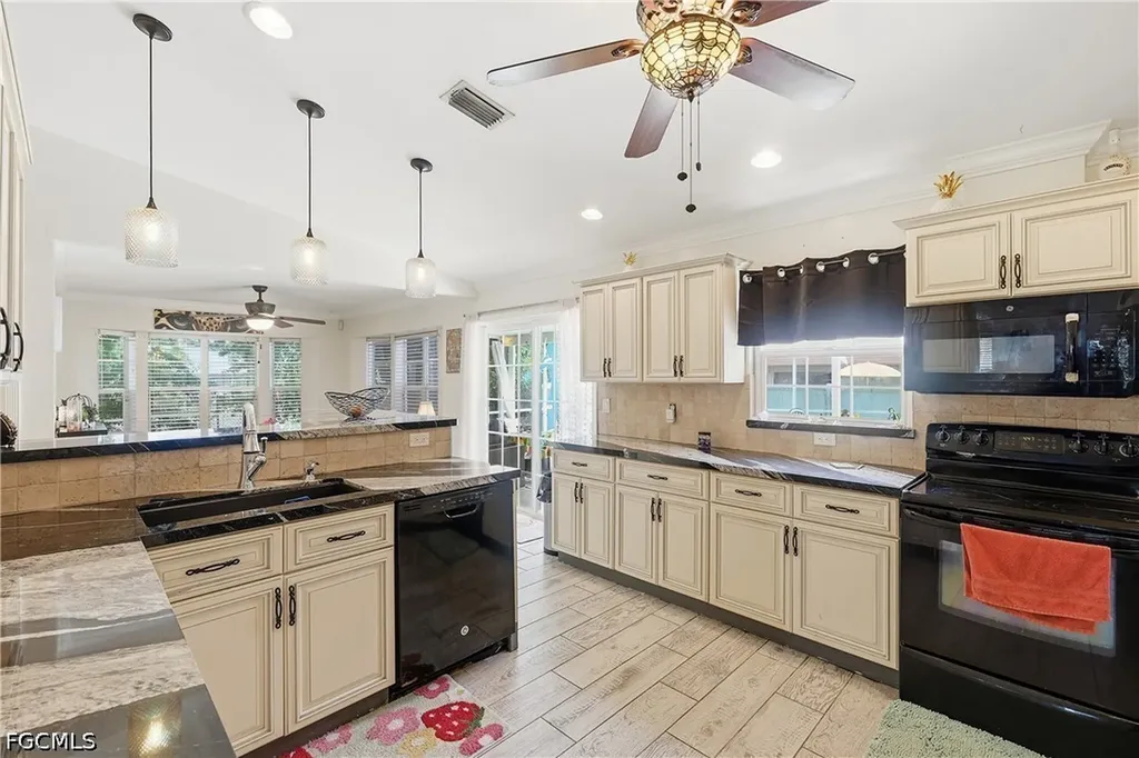 1818 NE 2nd Street Cape Coral FL 33909