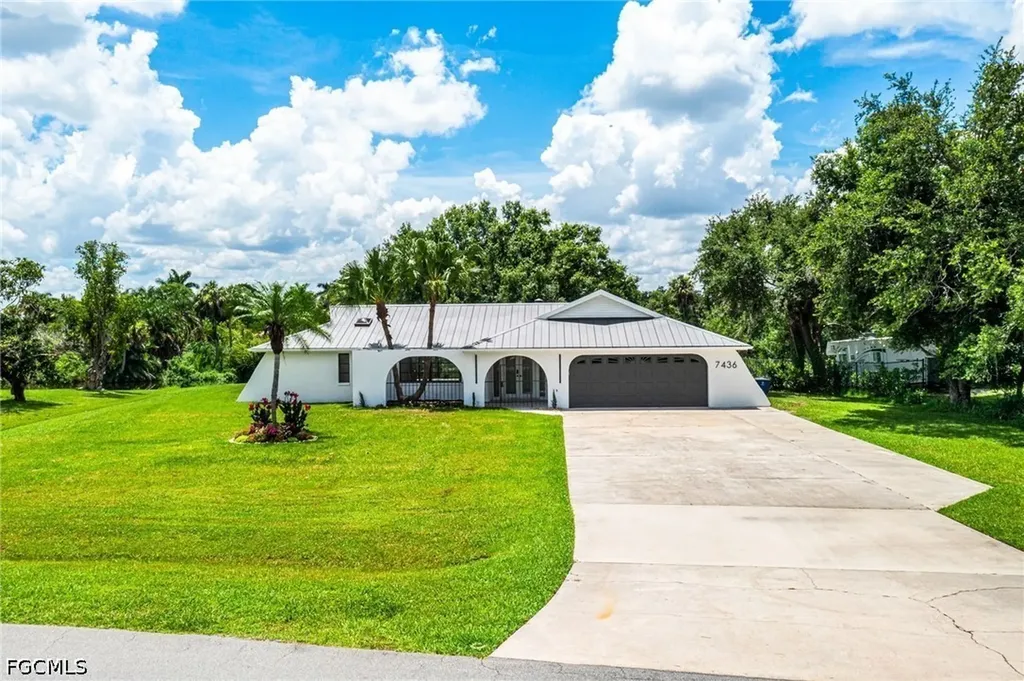 7436 Dana Lin Circle North Fort Myers FL 33917
