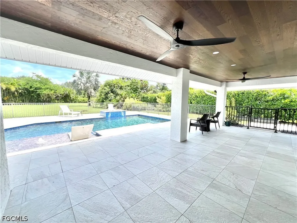 1919 Countess Court Naples FL 34110