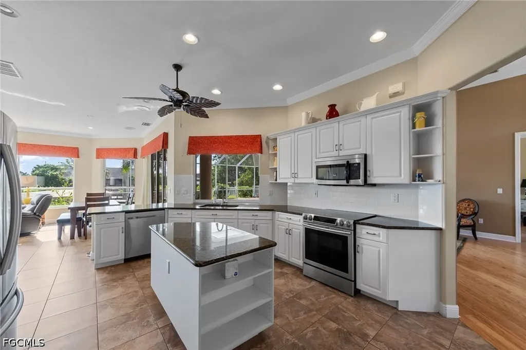 3733 SE 12th Place Cape Coral FL 33904