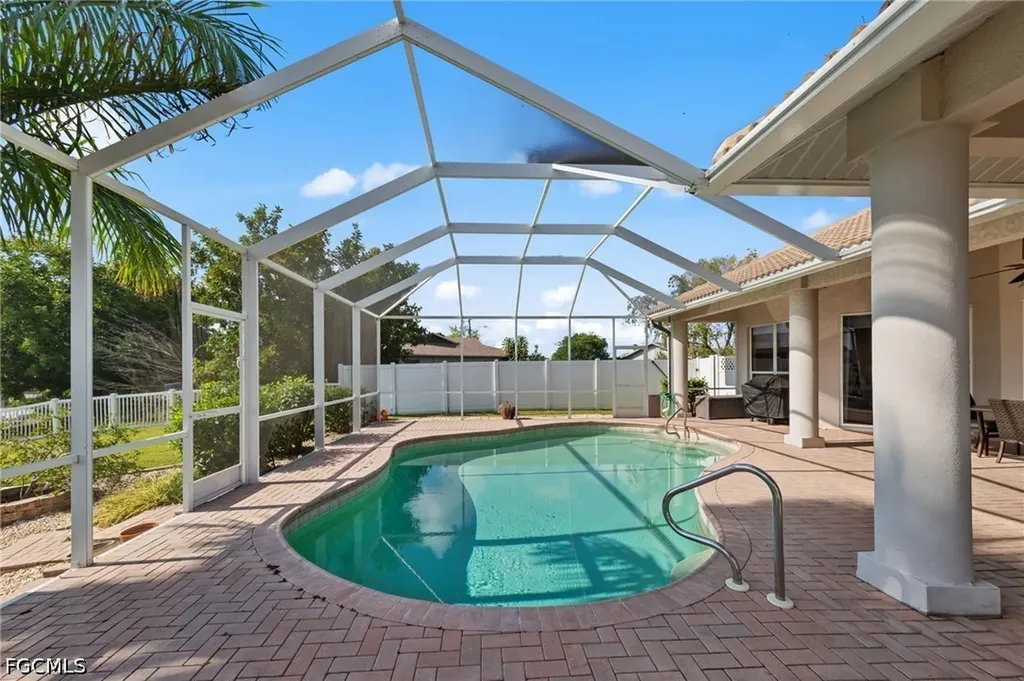3733 SE 12th Place Cape Coral FL 33904