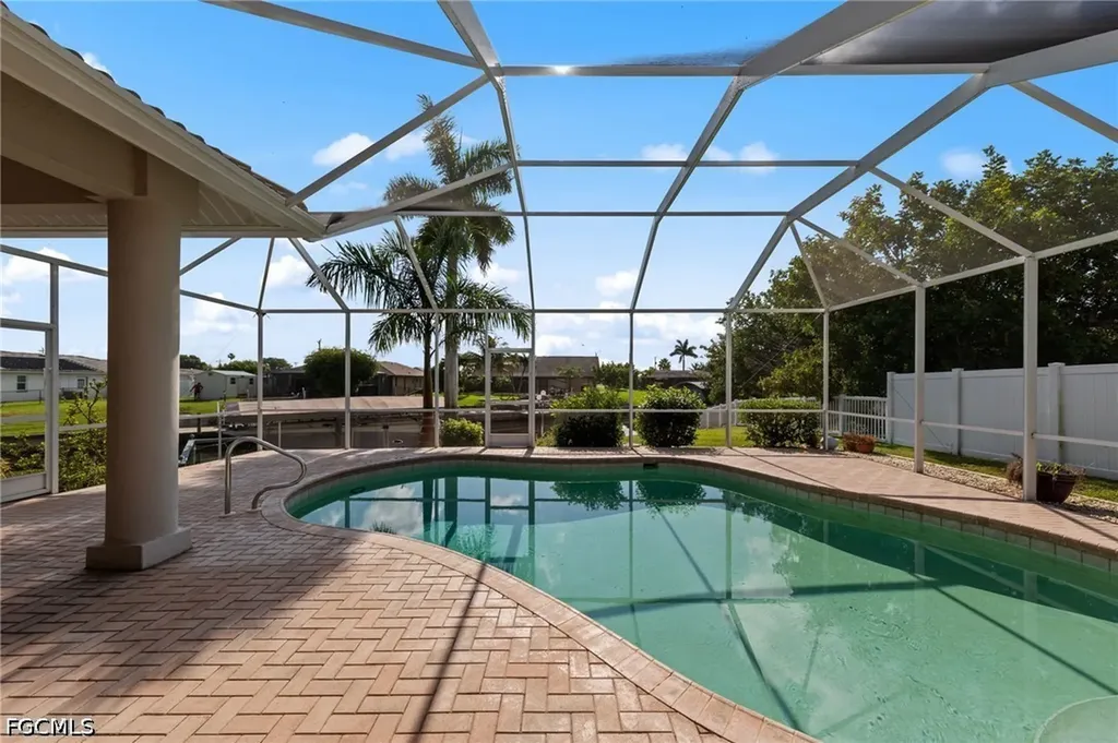 3733 SE 12th Place Cape Coral FL 33904