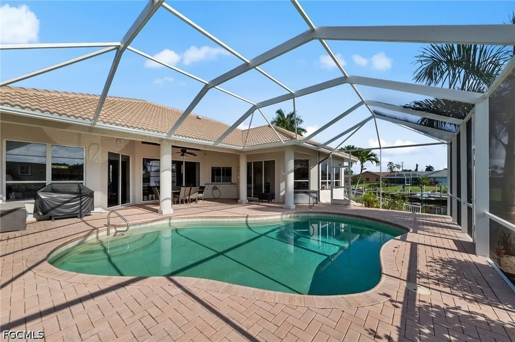 3733 SE 12th Place Cape Coral FL 33904