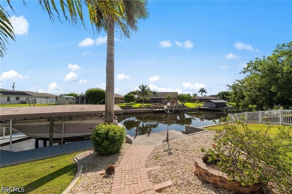 3733 SE 12th Place Cape Coral FL 33904