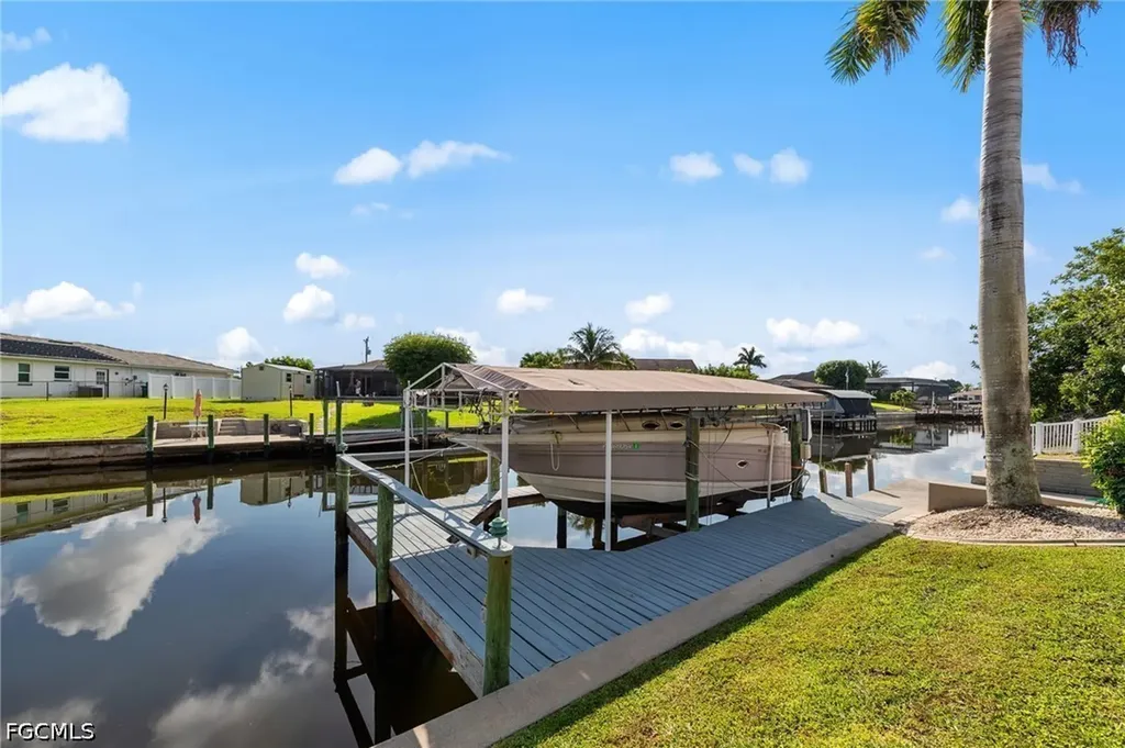3733 SE 12th Place Cape Coral FL 33904