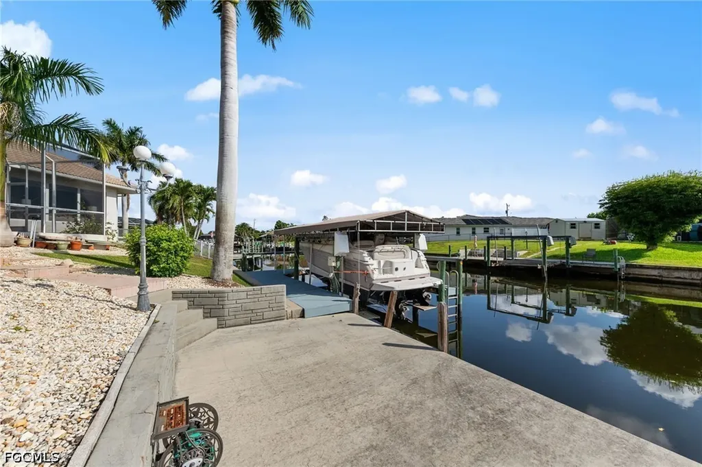 3733 SE 12th Place Cape Coral FL 33904