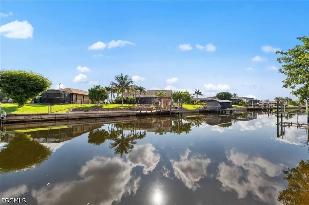 3733 SE 12th Place Cape Coral FL 33904