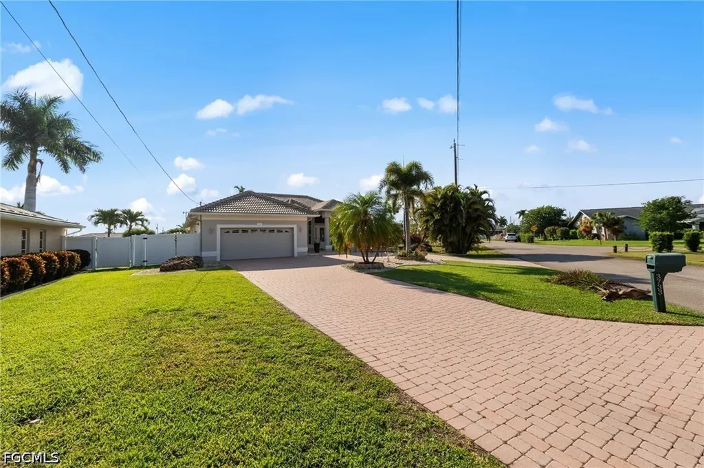 3733 SE 12th Place Cape Coral FL 33904