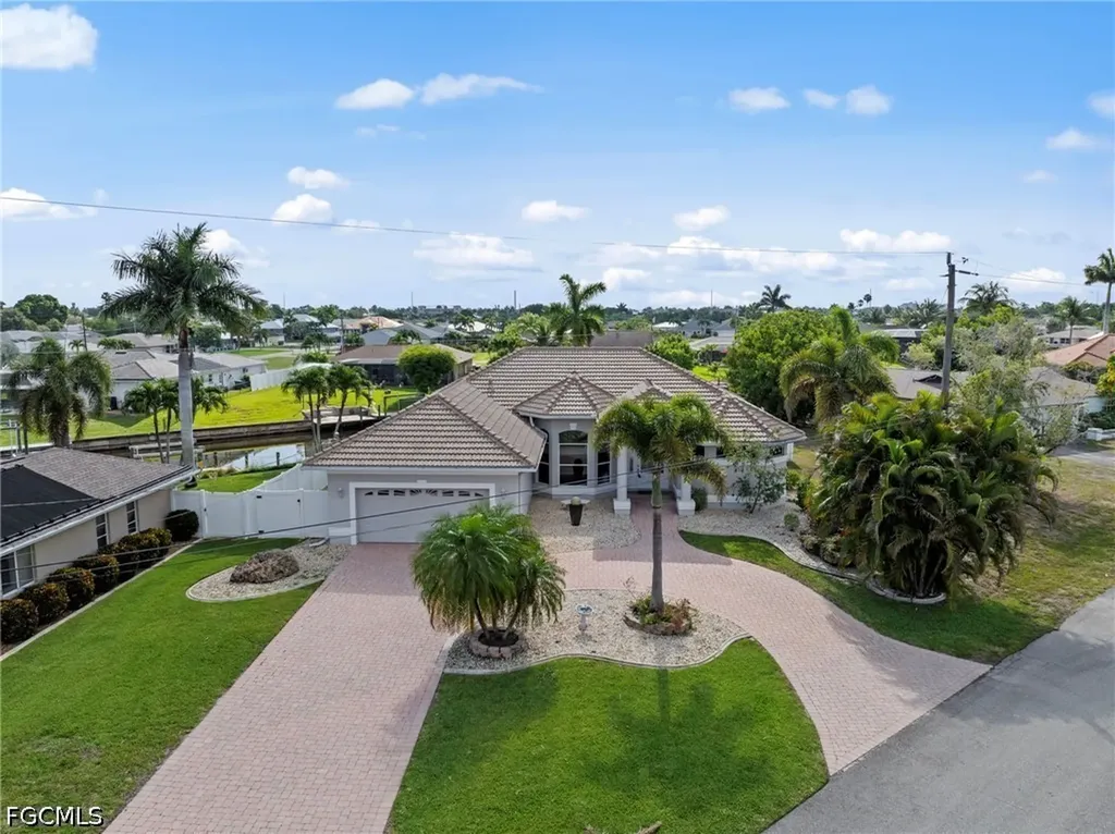 3733 SE 12th Place Cape Coral FL 33904