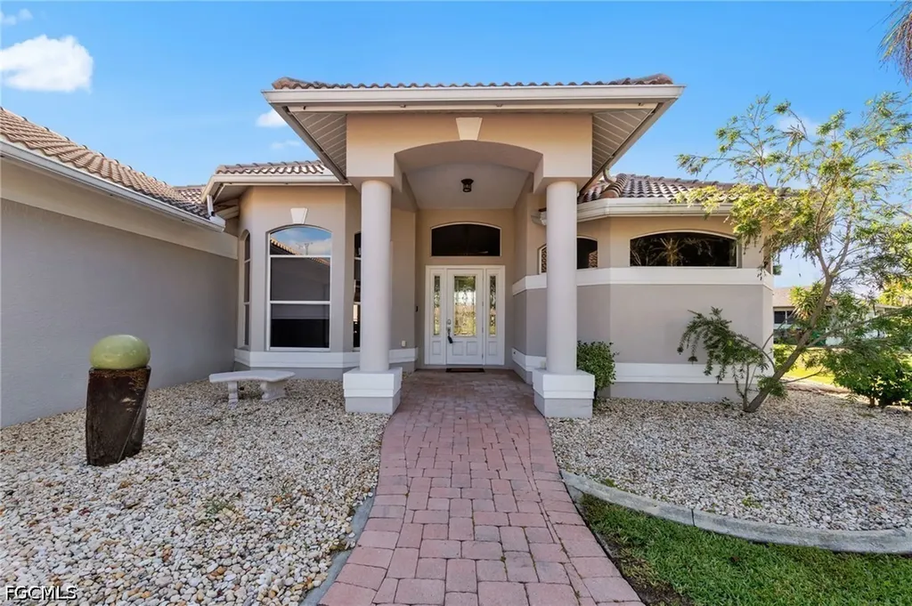3733 SE 12th Place Cape Coral FL 33904