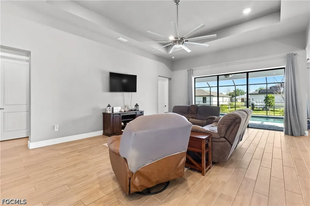 1233 NW 18th Street Cape Coral FL 33993