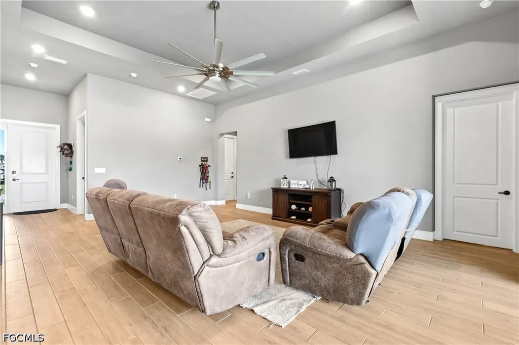 1233 NW 18th Street Cape Coral FL 33993