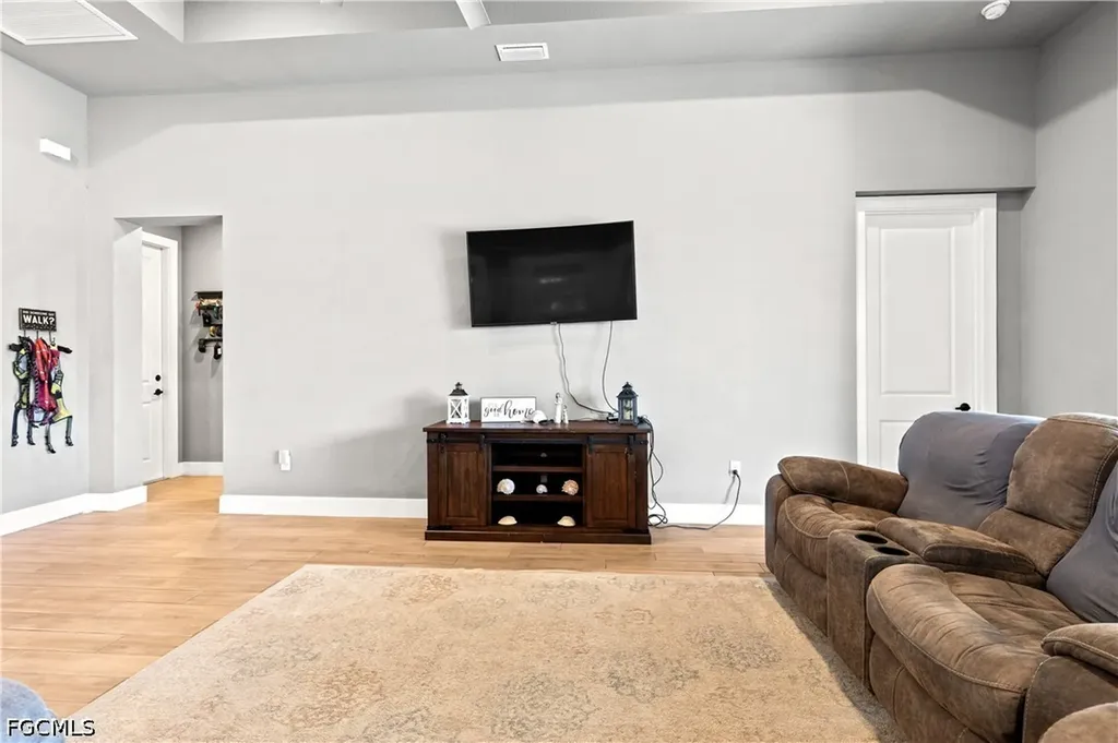 1233 NW 18th Street Cape Coral FL 33993