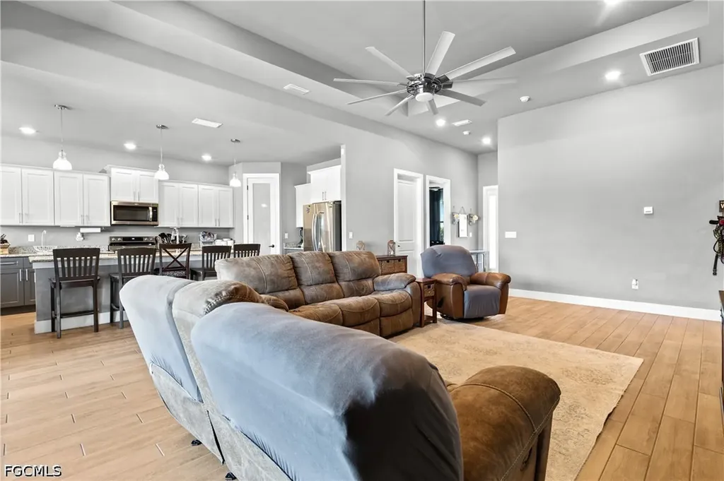 1233 NW 18th Street Cape Coral FL 33993