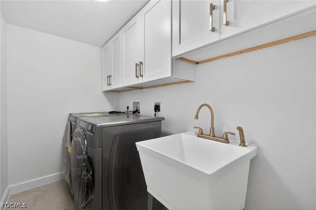 745 Cardium Street Sanibel FL 33957