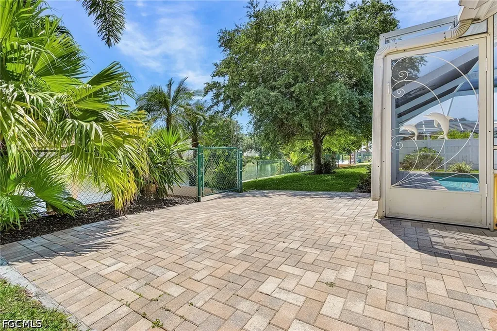 1204 SE 5th Terrace Cape Coral FL 33990