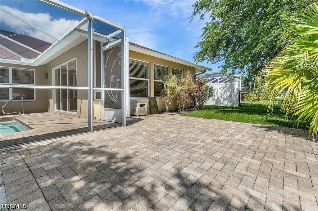 1204 SE 5th Terrace Cape Coral FL 33990