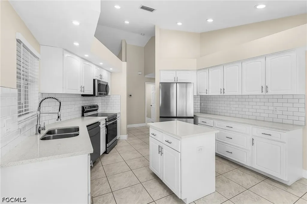 1204 SE 5th Terrace Cape Coral FL 33990