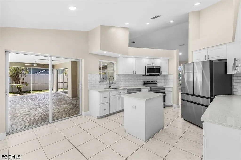 1204 SE 5th Terrace Cape Coral FL 33990