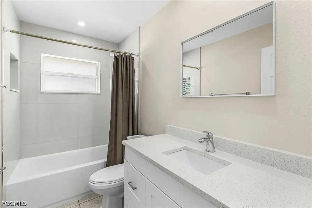 1204 SE 5th Terrace Cape Coral FL 33990