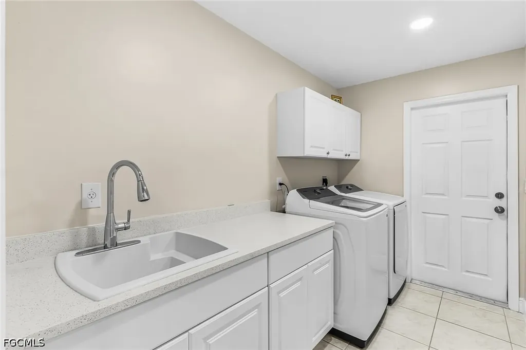 1204 SE 5th Terrace Cape Coral FL 33990