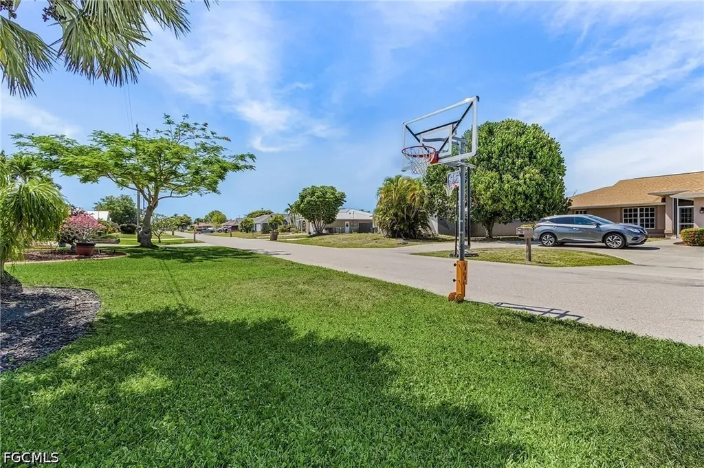 1204 SE 5th Terrace Cape Coral FL 33990