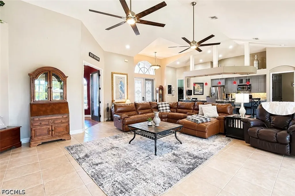 8723 S Lake Circle Fort Myers FL 33908