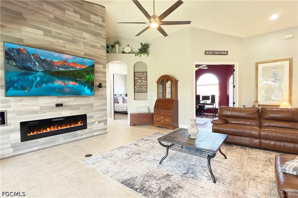 8723 S Lake Circle Fort Myers FL 33908
