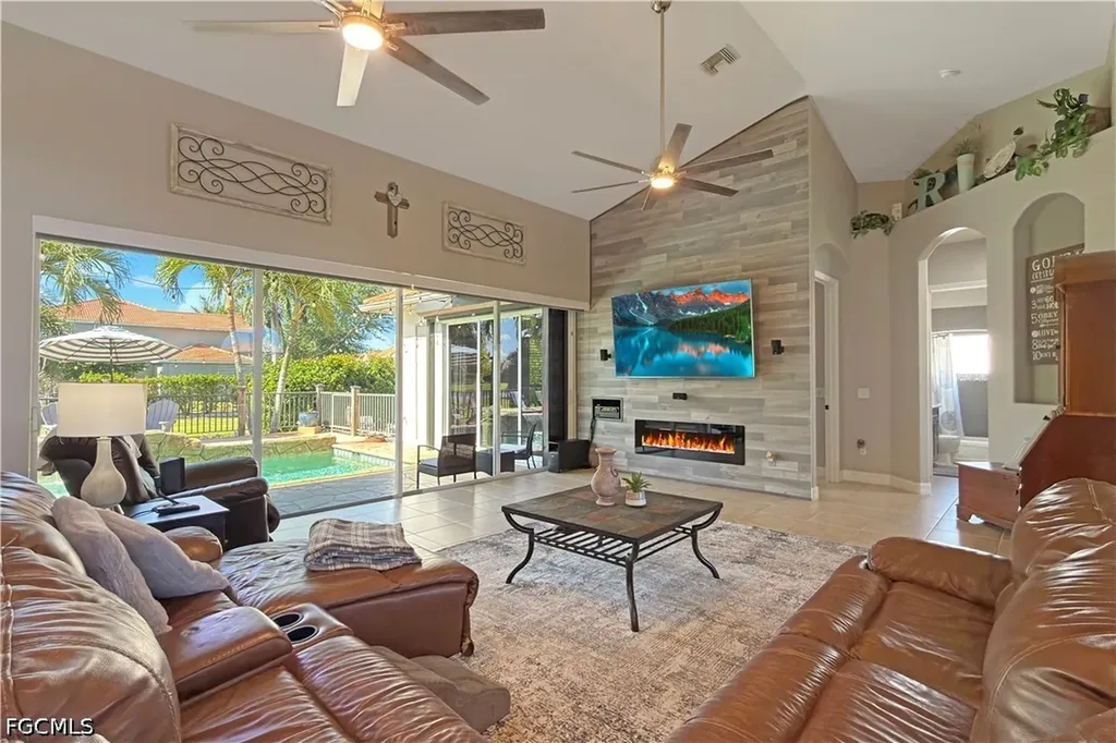 8723 S Lake Circle Fort Myers FL 33908