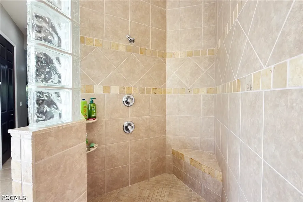8723 S Lake Circle Fort Myers FL 33908
