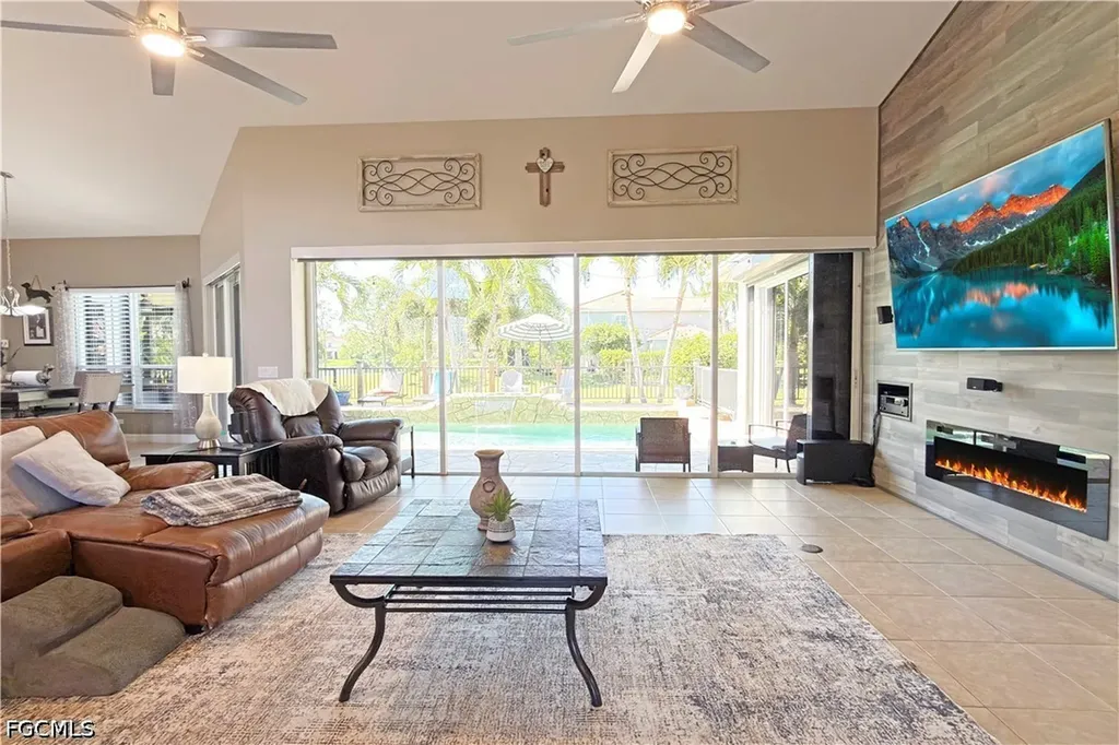 8723 S Lake Circle Fort Myers FL 33908